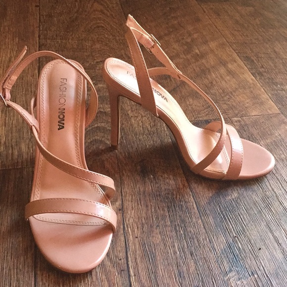 Size 7 women’s heel - Picture 4 of 4